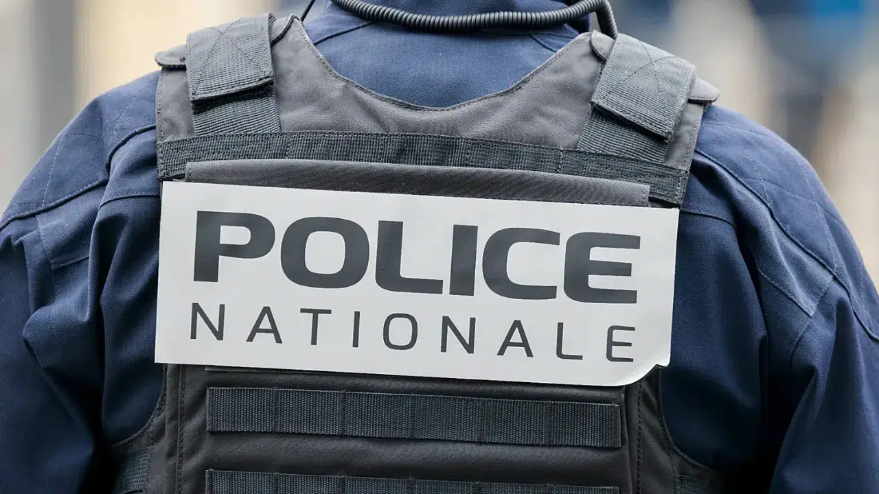 Fransa'da 14 yaşındaki öğrenci öğretmenini 3 kez bıçakladı