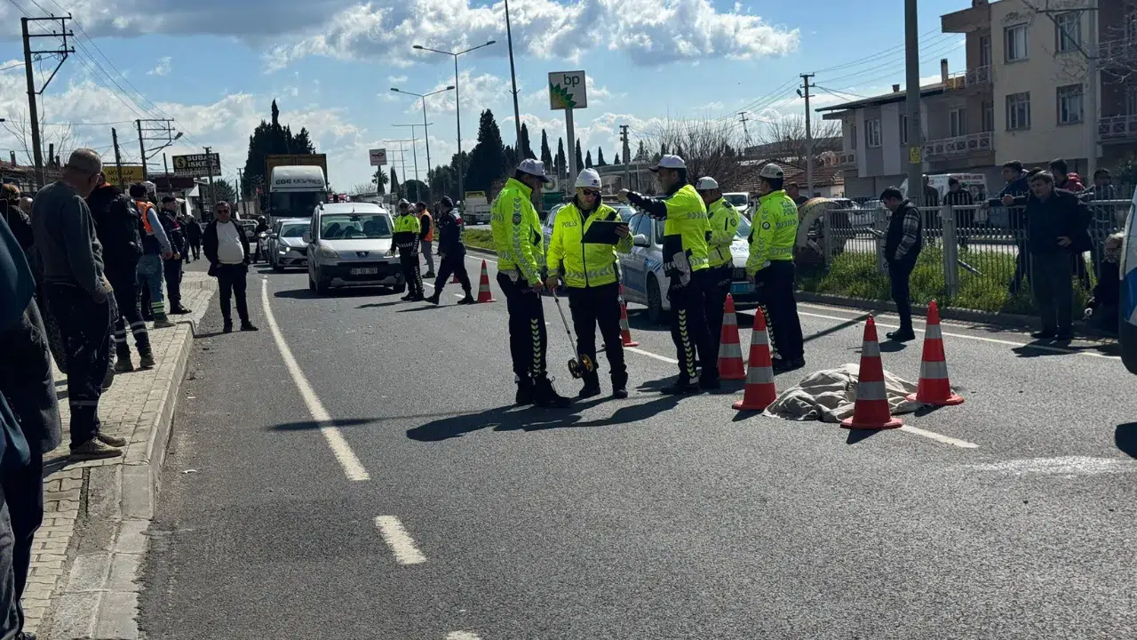 İzmir'de feci kaza : Otomobilin çarptığı kadın hayatını kaybetti