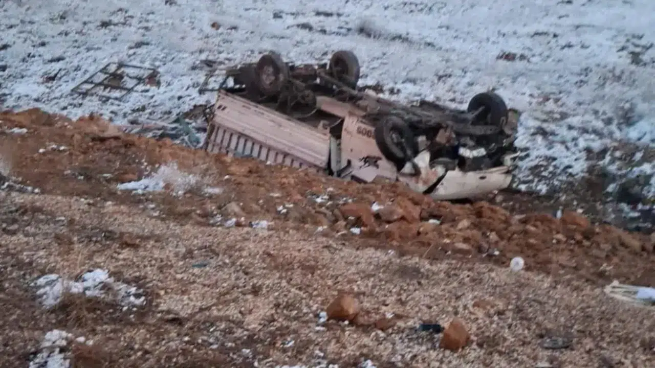 Konya'da kamyonet şarampole devrildi : Yaralılar var