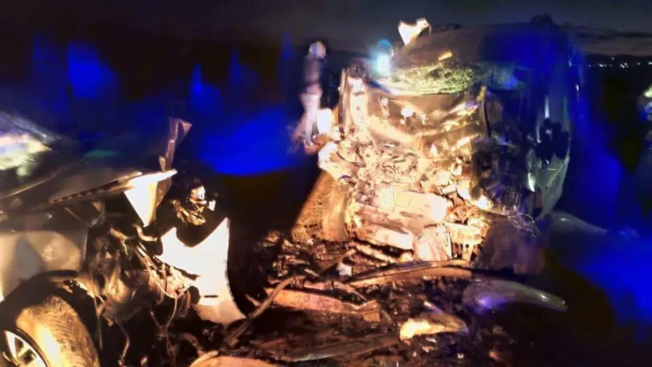 Diyarbakır'da iki otomobil çarpıştı : 2'si çocuk 3 kişi öldü