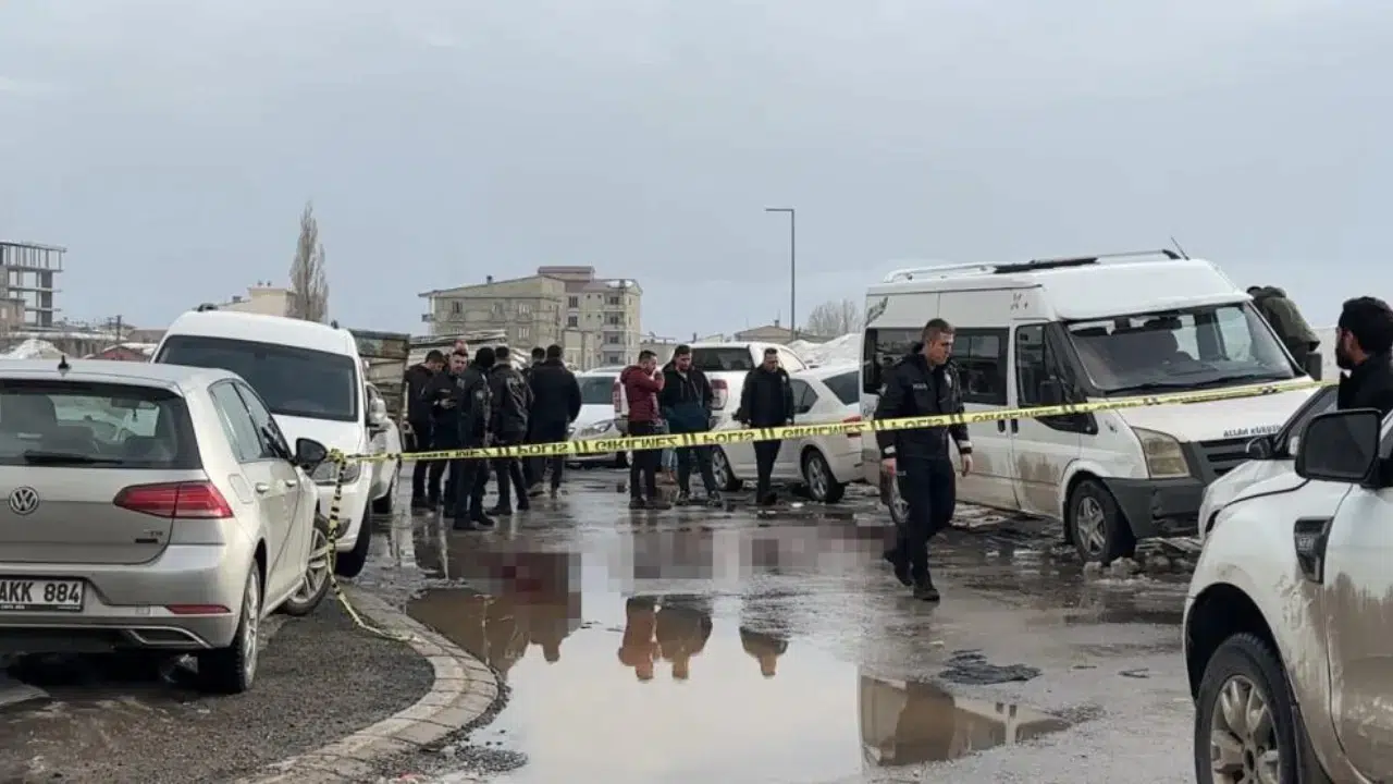 Hakkari'de silahla intihar girişimi : 23 yaşındaki genç ağır yaralandı