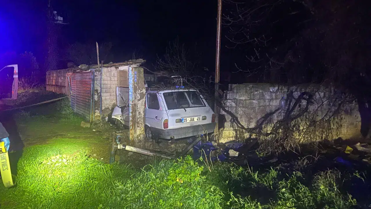 İzmir Ödemiş’te otomobil bahçe duvarına çarptı : 1 ölü
