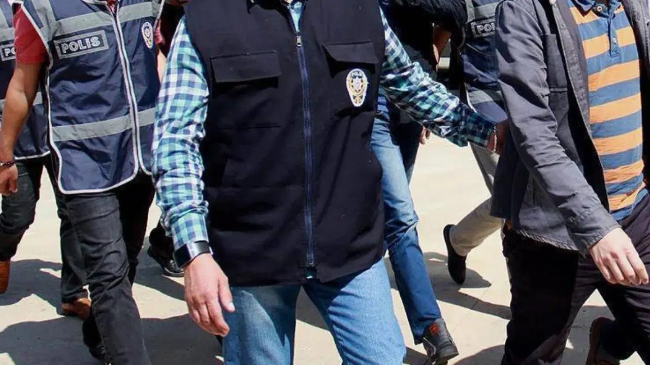 İstanbul Küçükçekmece'de polis memuru ve eşini darp eden 5 şüpheli gözaltına alındı