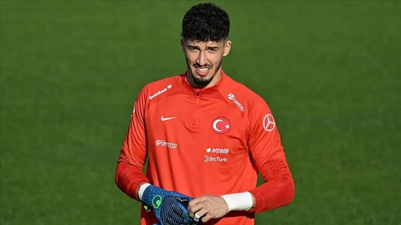 Beşiktaş'ta kaleye milli takviye : Altay Bayındır transferinde mutlu son