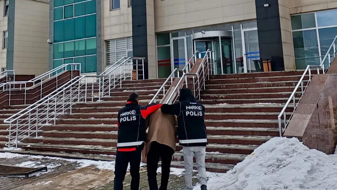 Kars’ta uyuşturucu operasyonu : 6 kilo 354 gram bonzai üretimi engellendi