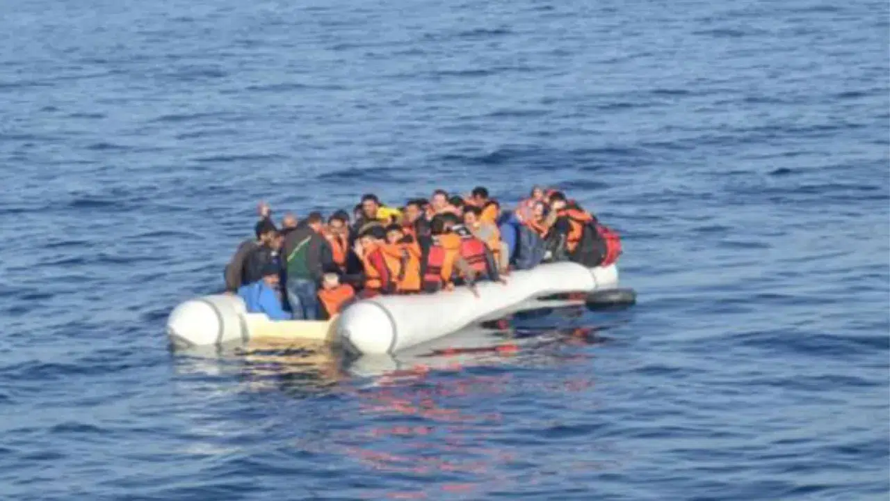 Libya açıklarında göçmen botu battı : Çok sayıda kişi kayıp