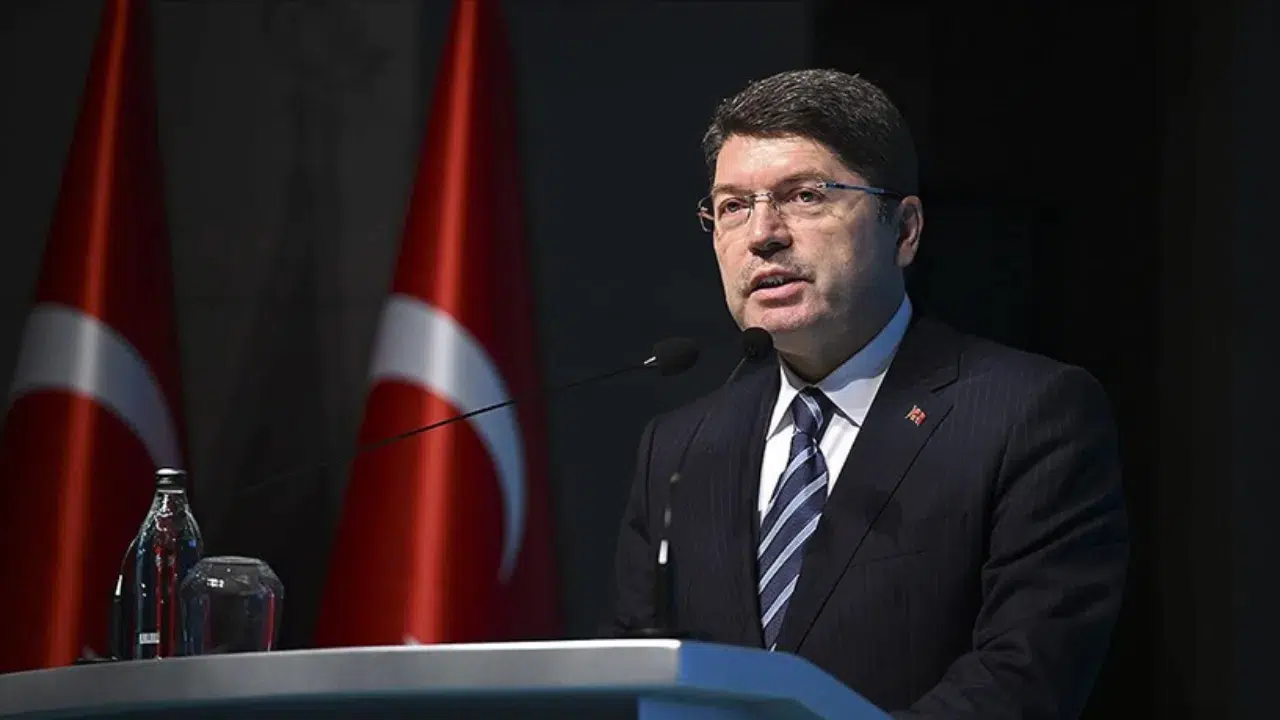 Bakan Tunç : Bu çirkin ve ayrımcı ifadeler asla kabul edilemez