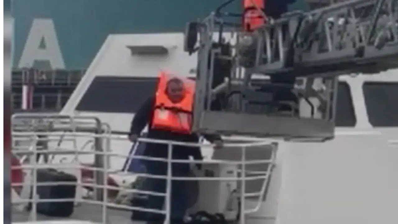 Yalova’da fırtına paniği : Tersanedeki gemide mahsur kalan 6 personel kurtarıldı