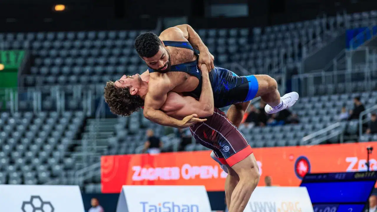 Milli güreşçi Yüksel Sarıçiçek şampiyon oldu!