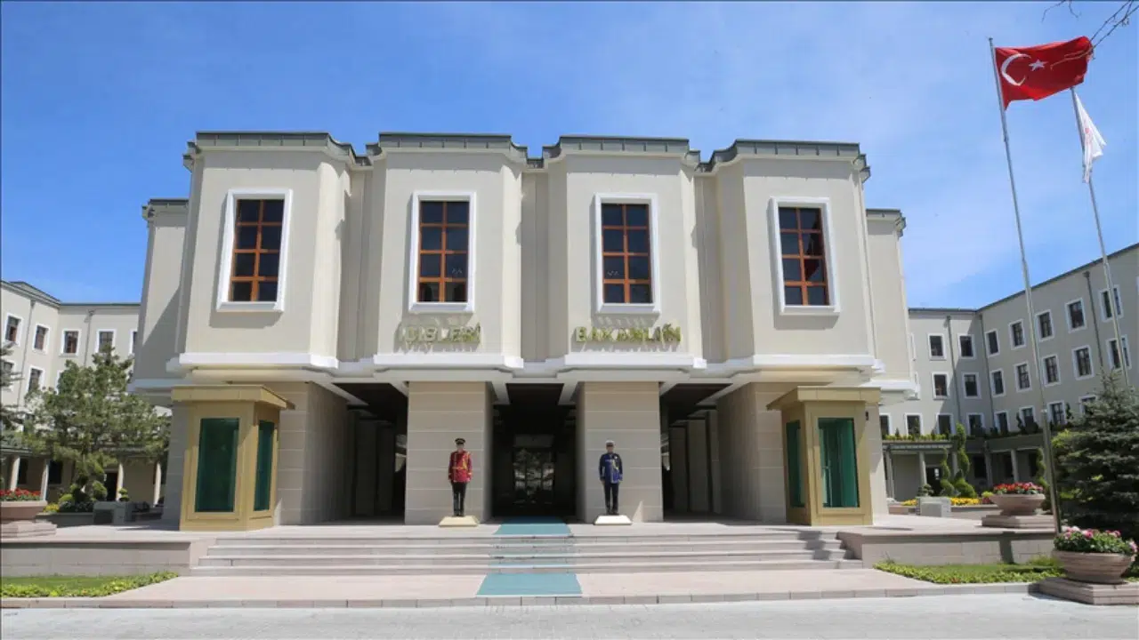 İçişleri Bakanlığı duyurdu : Kırmızı bültenle aranan 41 suçlu Türkiye'ye getirildi