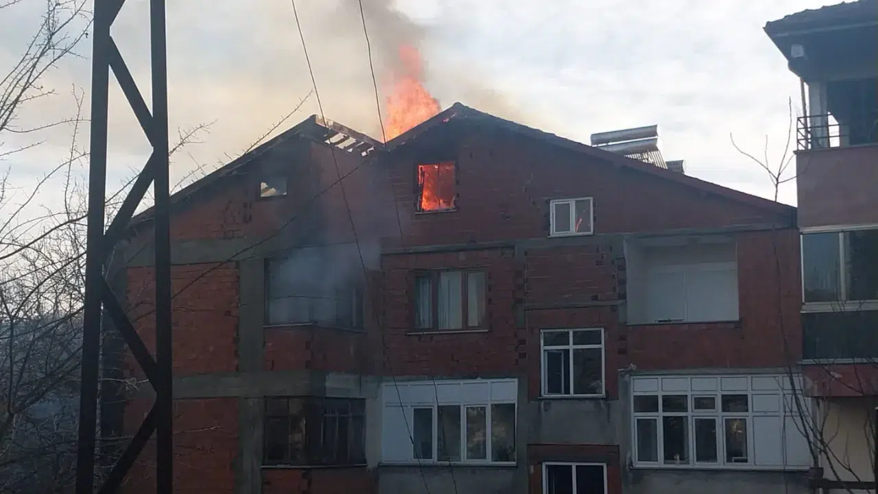 Zonguldak'ta 6 katlı binada yangın paniği