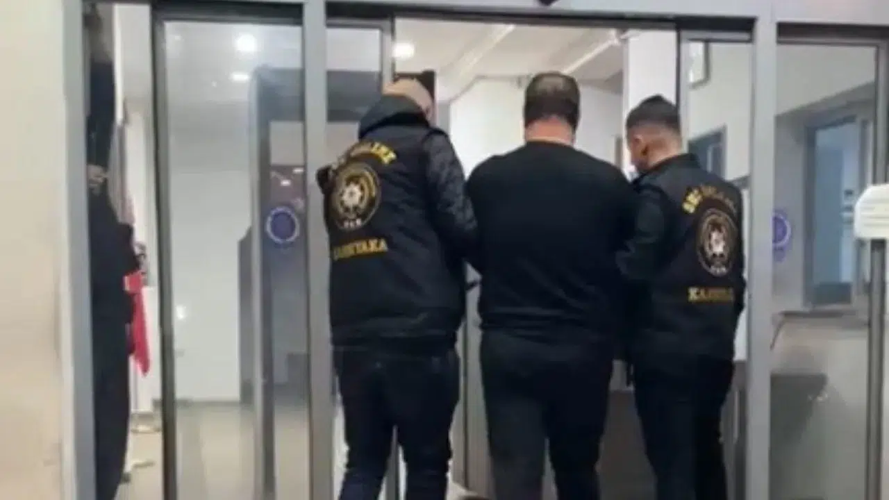 İzmir’de cinayet firarisine operasyon : 28 yıl 4 ay hapis cezasıyla aranıyordu