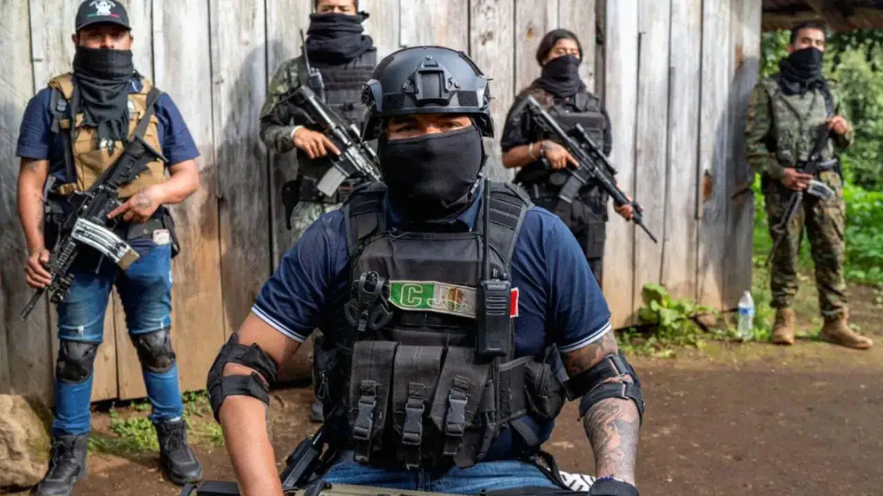 Meksika'da çatışma : Deniz Kuvvetleri ile kartel üyeleri karşı karşıya