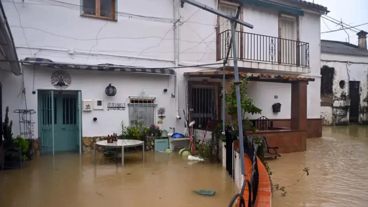 Portekiz'de Leonardo Fırtınası : Yaşlı adam sel suyuna kapılıp hayatını kaybetti