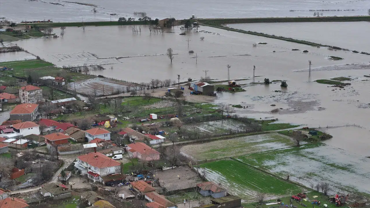 Tunca ve Meriç nehirleri tarım arazilerini sular altında bıraktı