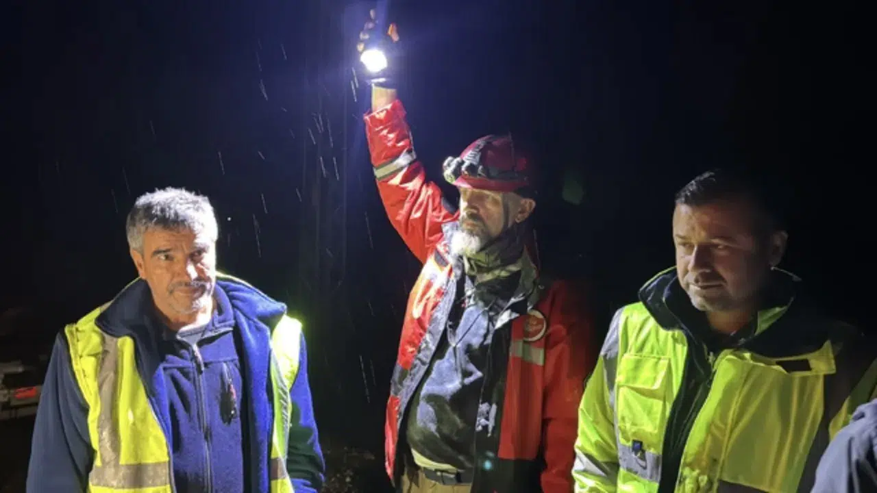 Edirne'de Meriç Nehri taştı : Mahsur kalan 2 işçi kurtarıldı