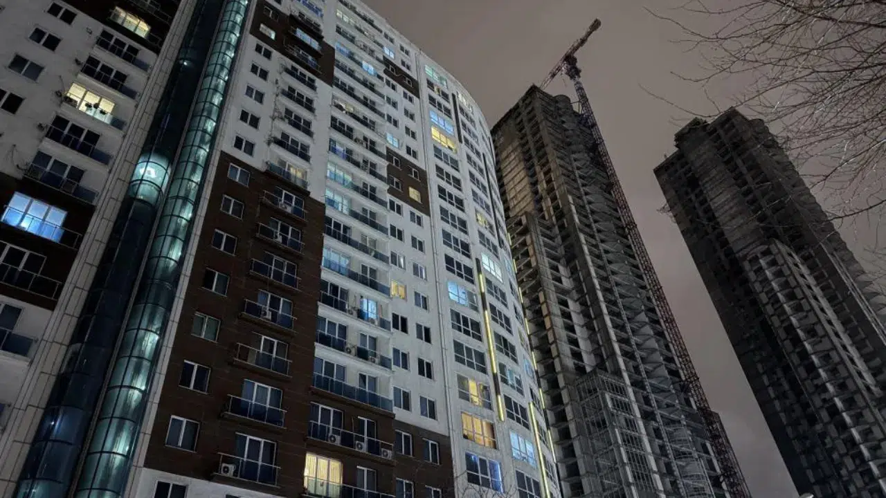 Esenyurt'ta bir sitenin koridorunda 2 kişi ölü bulundu