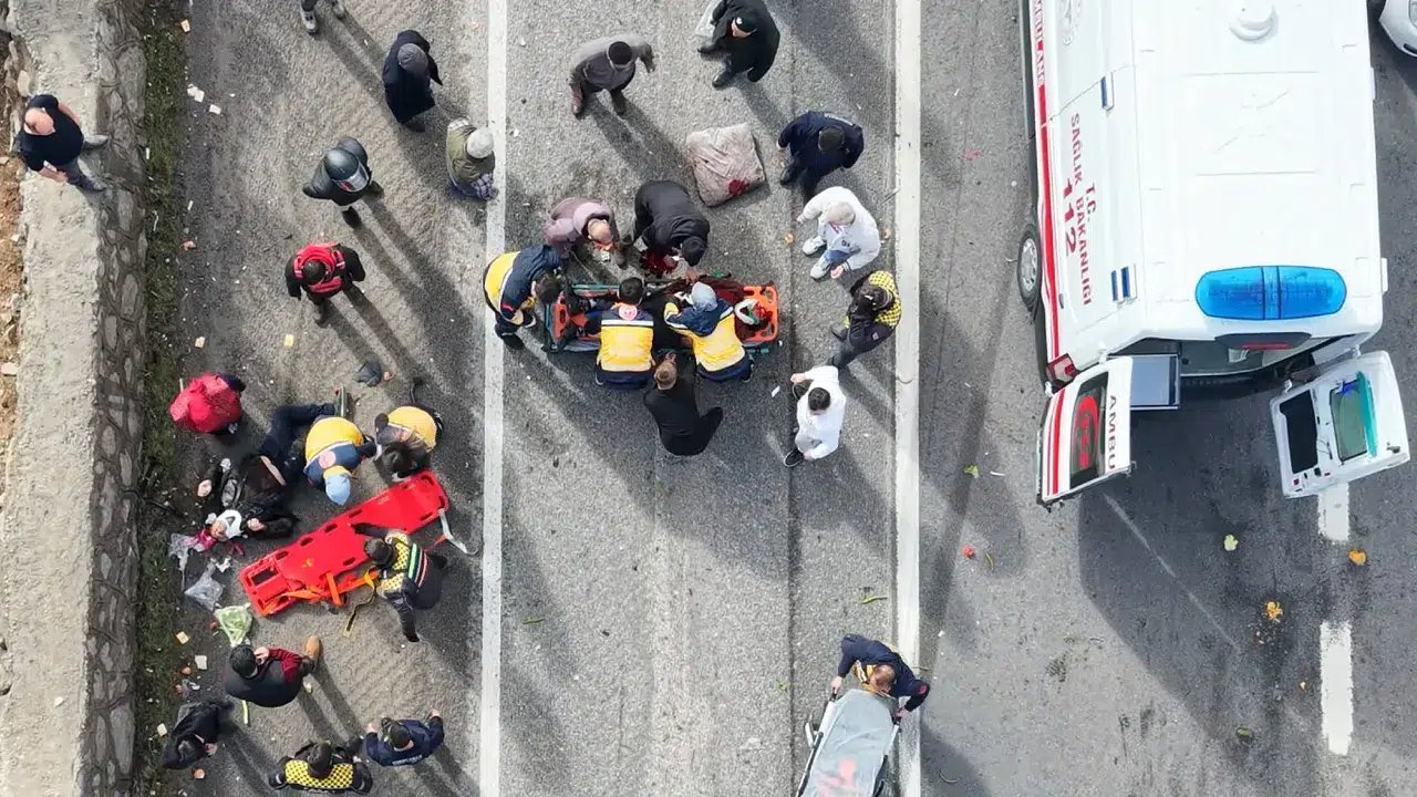 Kırıkkale'de zincirleme kaza : 2 yaralının hayati tehlikesi bulunuyor
