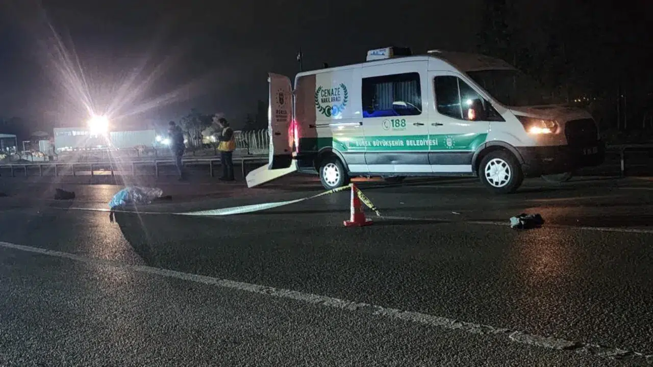 Bursa'da karanlık nedeniyle üzerinden araçların geçtiği şahıs hayatını kaybetti