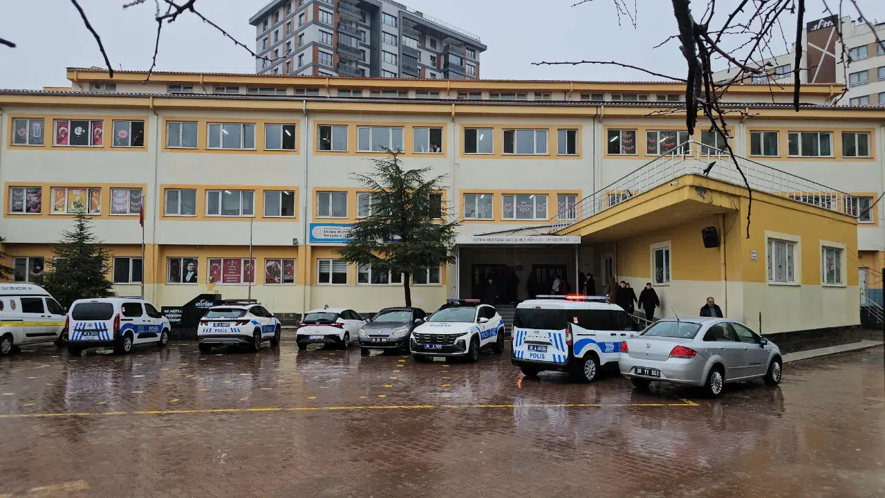 Kayseri’de ortaokulda bıçaklı kavga : 1 öğrenci yaralandı