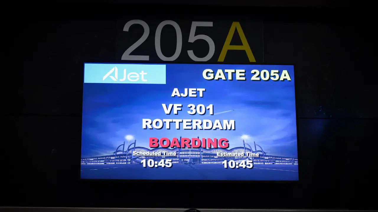 AJet'in İstanbul-Rotterdam seferleri başladı