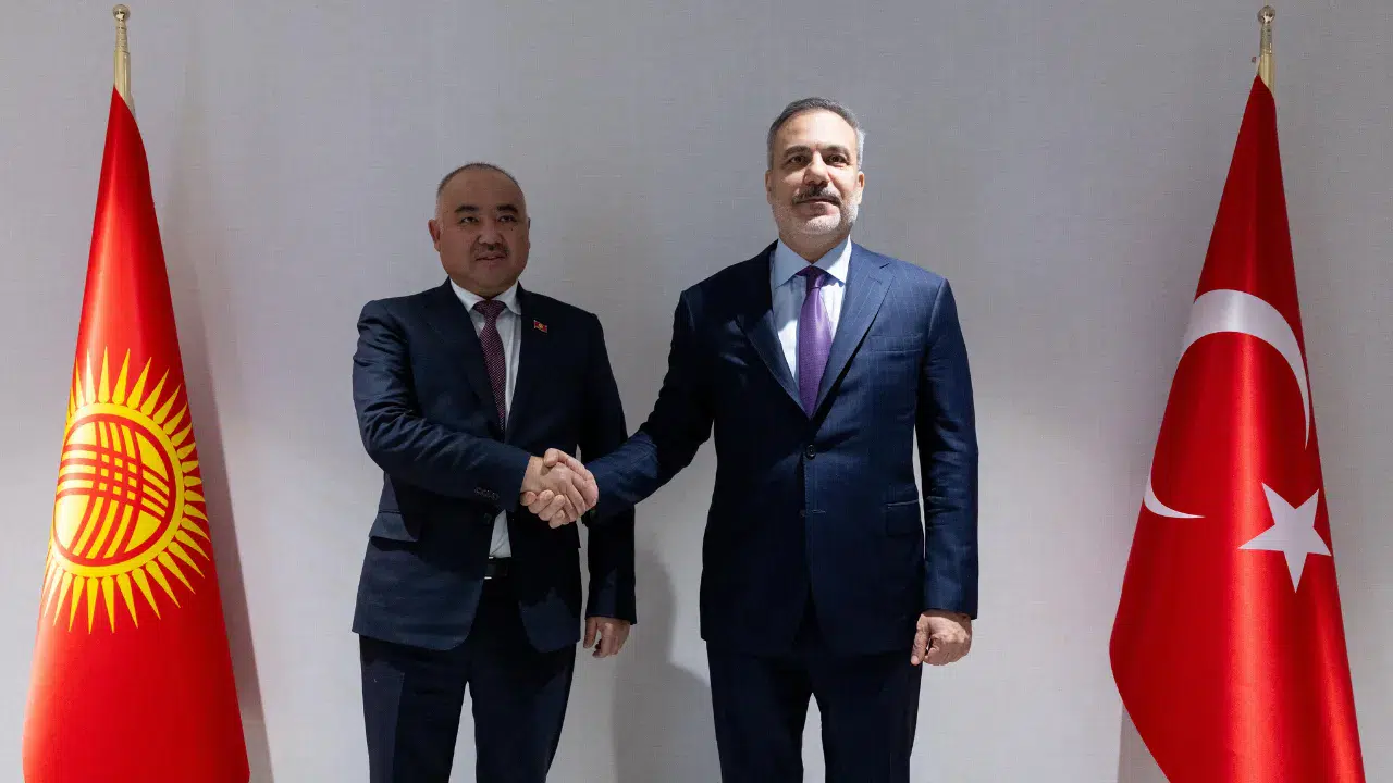 Bakan Fidan, Kırgızistan Yüksek Meclisi Başkanı Uulu ile bir araya geldi