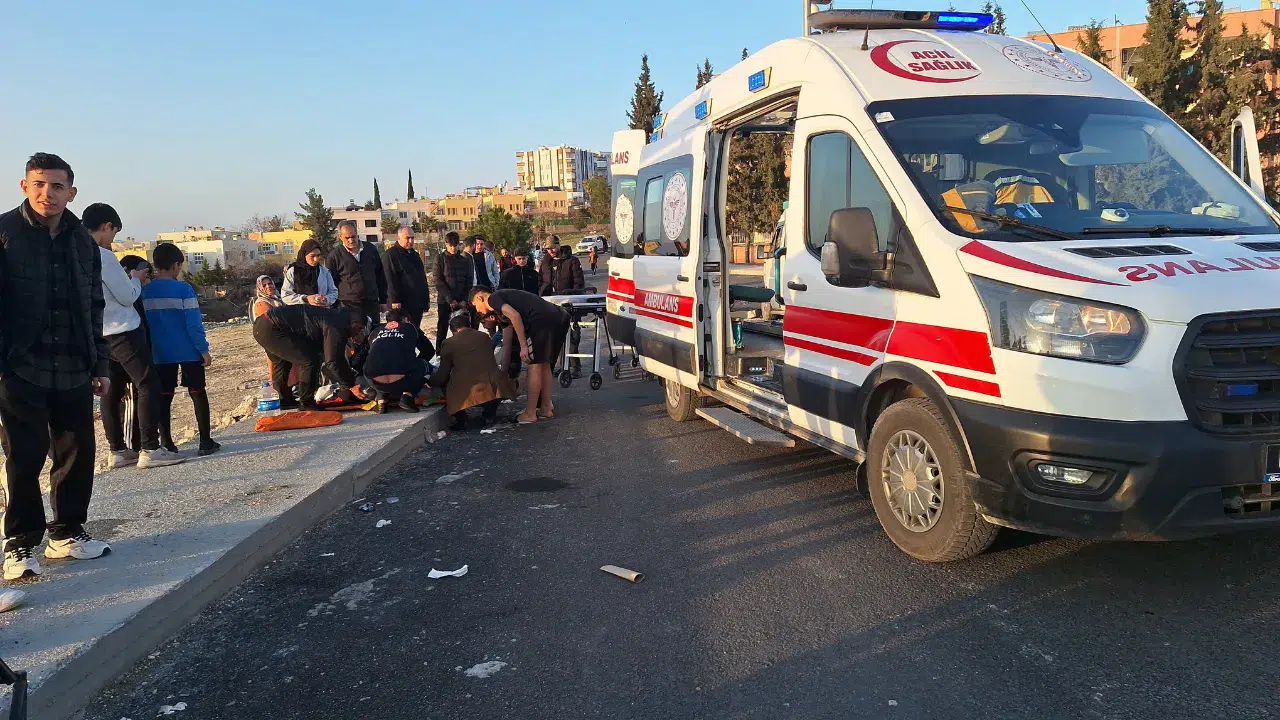 Şanlıurfa'da tarım işçilerini taşıyan minibüs kaza yaptı : Çok sayıda yaralı var!