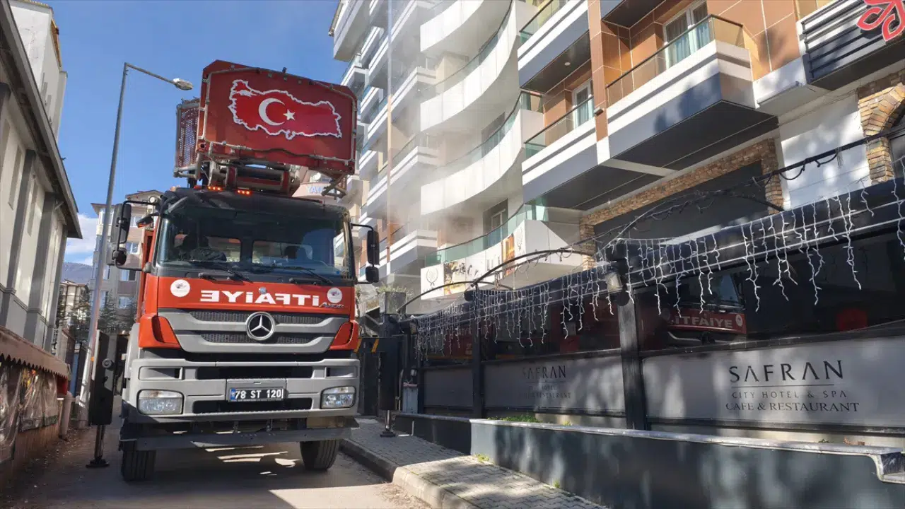 Karabük'te otelde korkutan yangın!