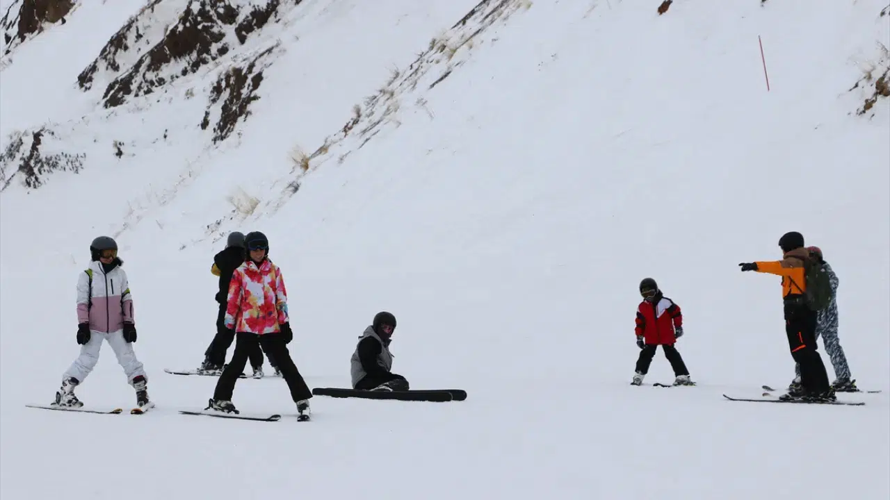 Palandöken Kayak Merkezi yerli ve yabancı turistlerle doldu