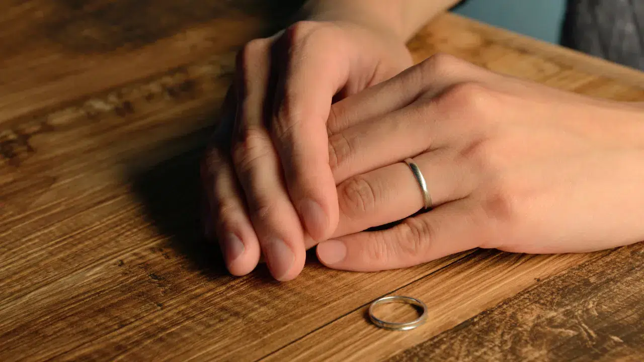 Evlilikler azalırken boşanmalar artışta! İlk evlenme yaşı rekor kırdı