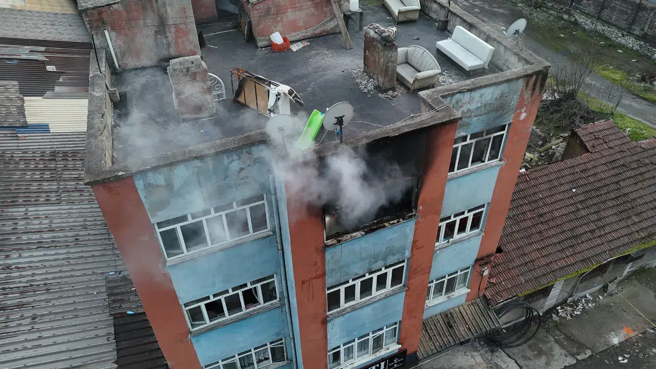 Karabük'te 6 kişinin yaşadığı dairede yangın çıktı
