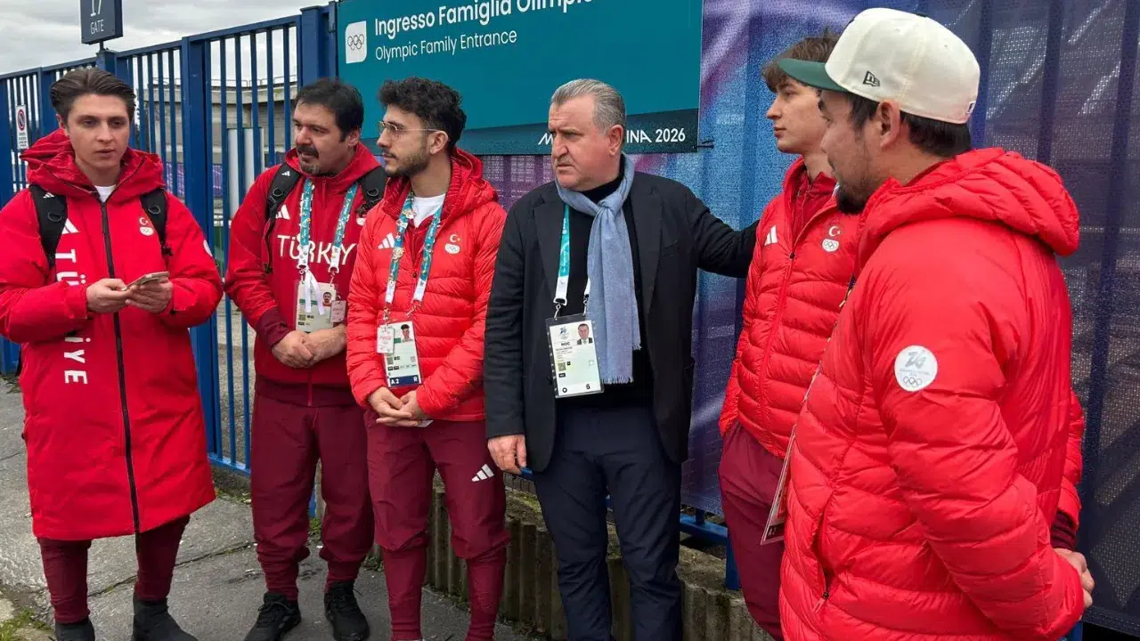 Bakan Osman Aşkın Bak, İtalya’da milli sporcuları ziyaret etti