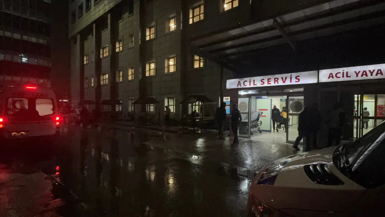 Bursa'da bıçaklı kavga : 1 kişi yaralandı