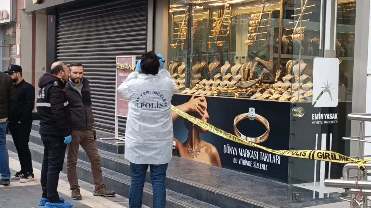 Batman’da kuyumcu soygunu : Kar maskeli şahıslar 1 kilo altın çaldı