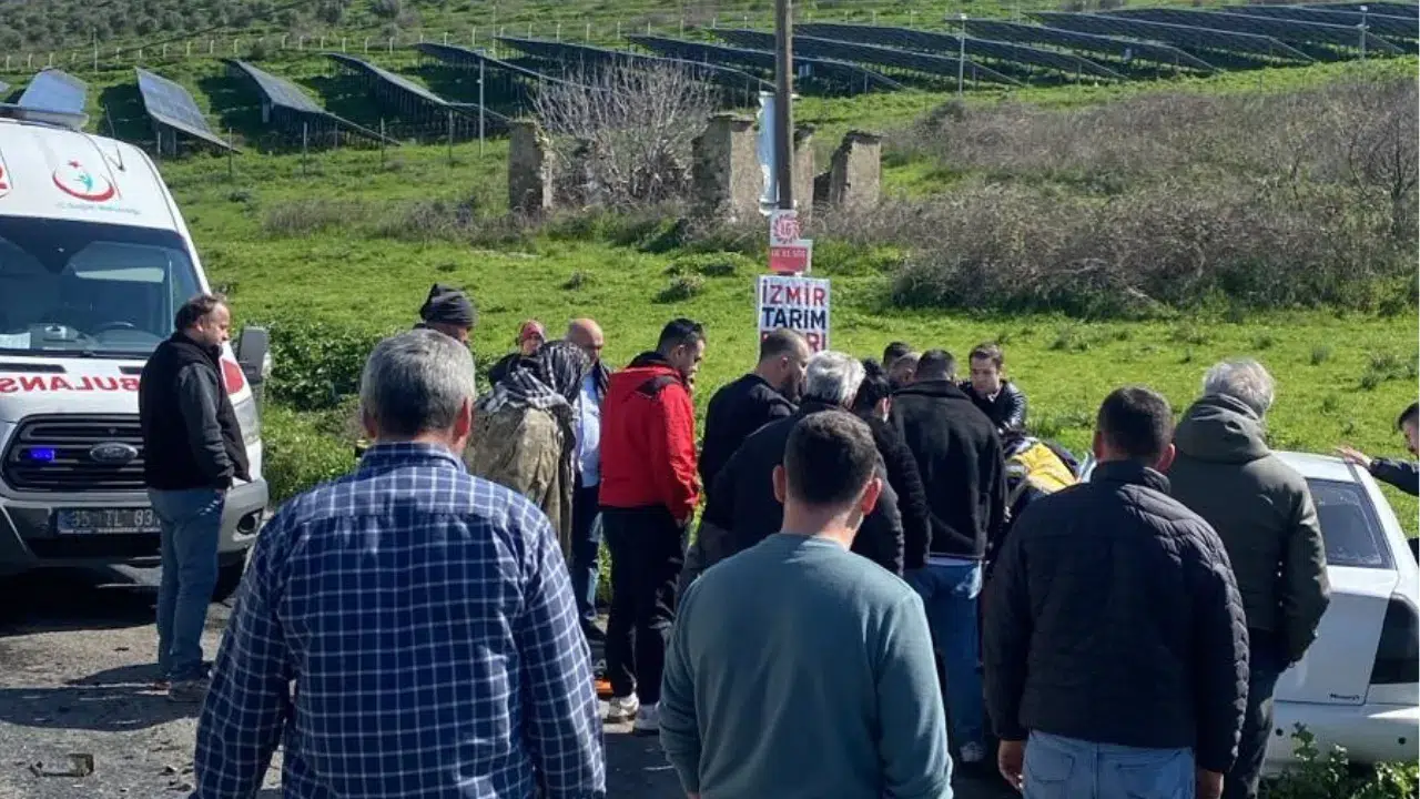 İzmir'de hatalı sollama faciası : Otomobil kamyona çarptı, 1 yaralı