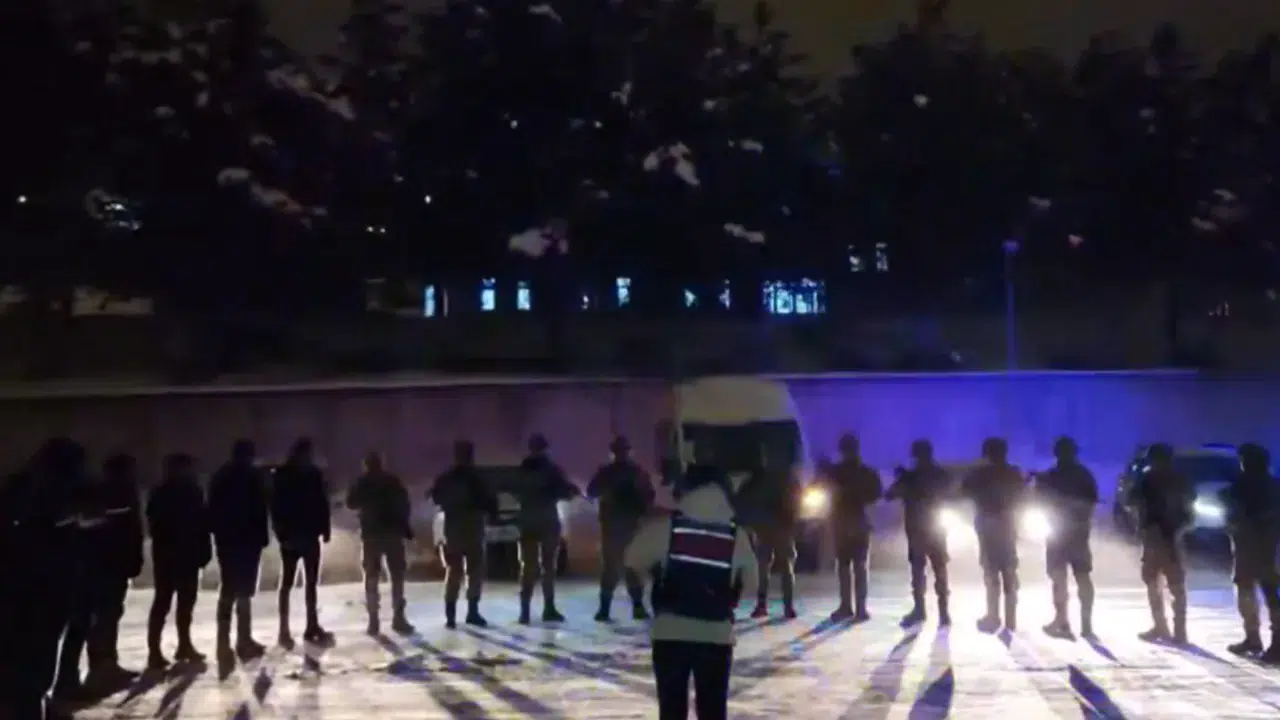 FETÖ’ye 29 ilde jandarma operasyonu : 63 şüpheli yakalandı