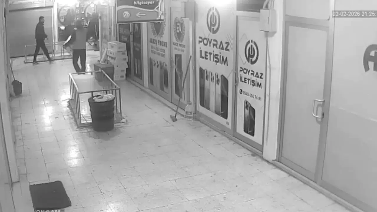 Mardin'de elektrikli süpürge hırsızlığı kameraya yansıdı
