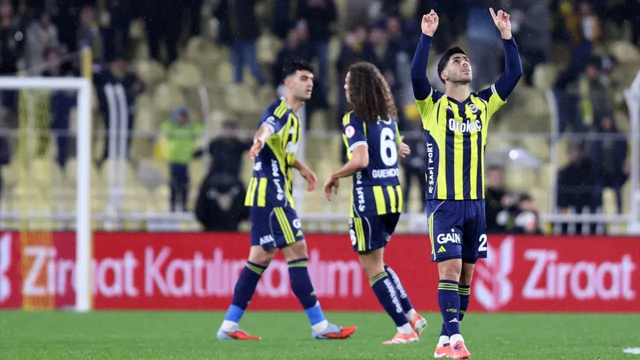Fenerbahçe, evinde Erzurumspor'u mağlup etti