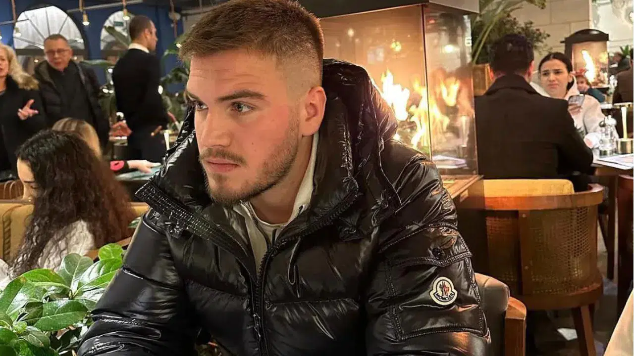 Karşıyaka'da elektrik direğine çarpan motosikletli genç hayatını kaybetti