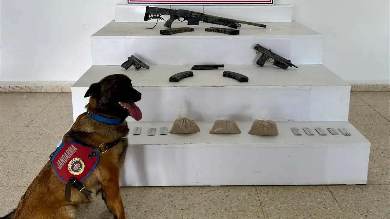 Van Başkale’de 3 kilo 100 gram eroin ve silah ele geçirildi