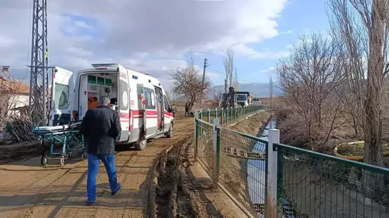 Malatya'da altyapı çalışmaları sırasında göçük : 2 işçi yaralandı