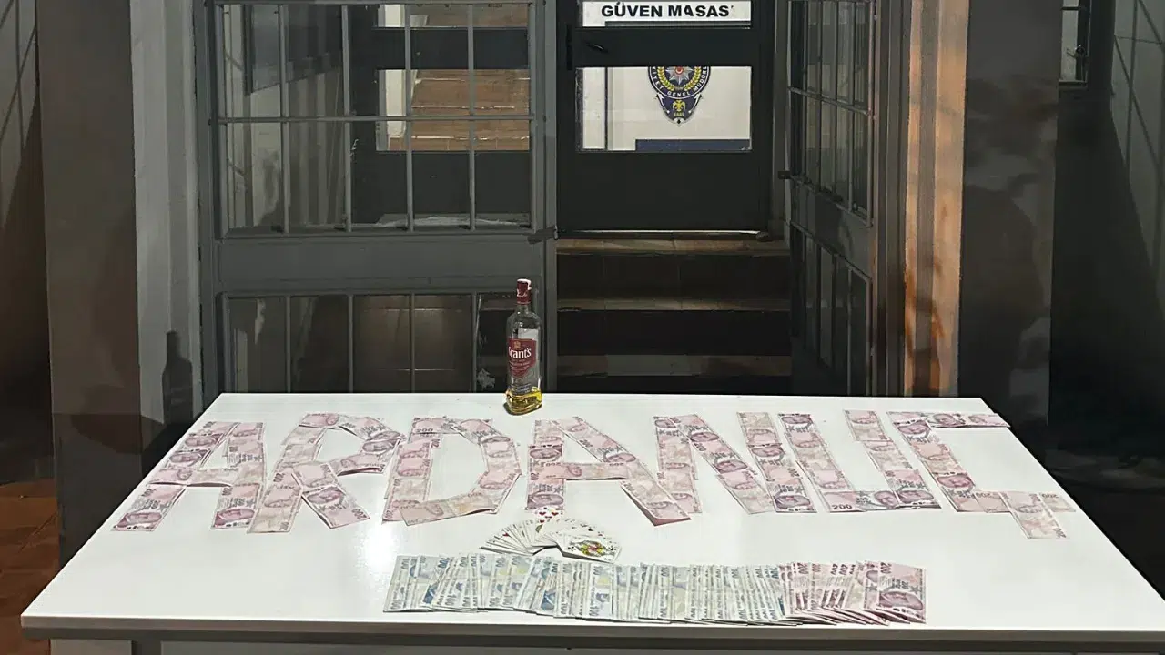 Artvin'de kumar operasyonu : Baskında 19 bin 200 TL ele geçirildi