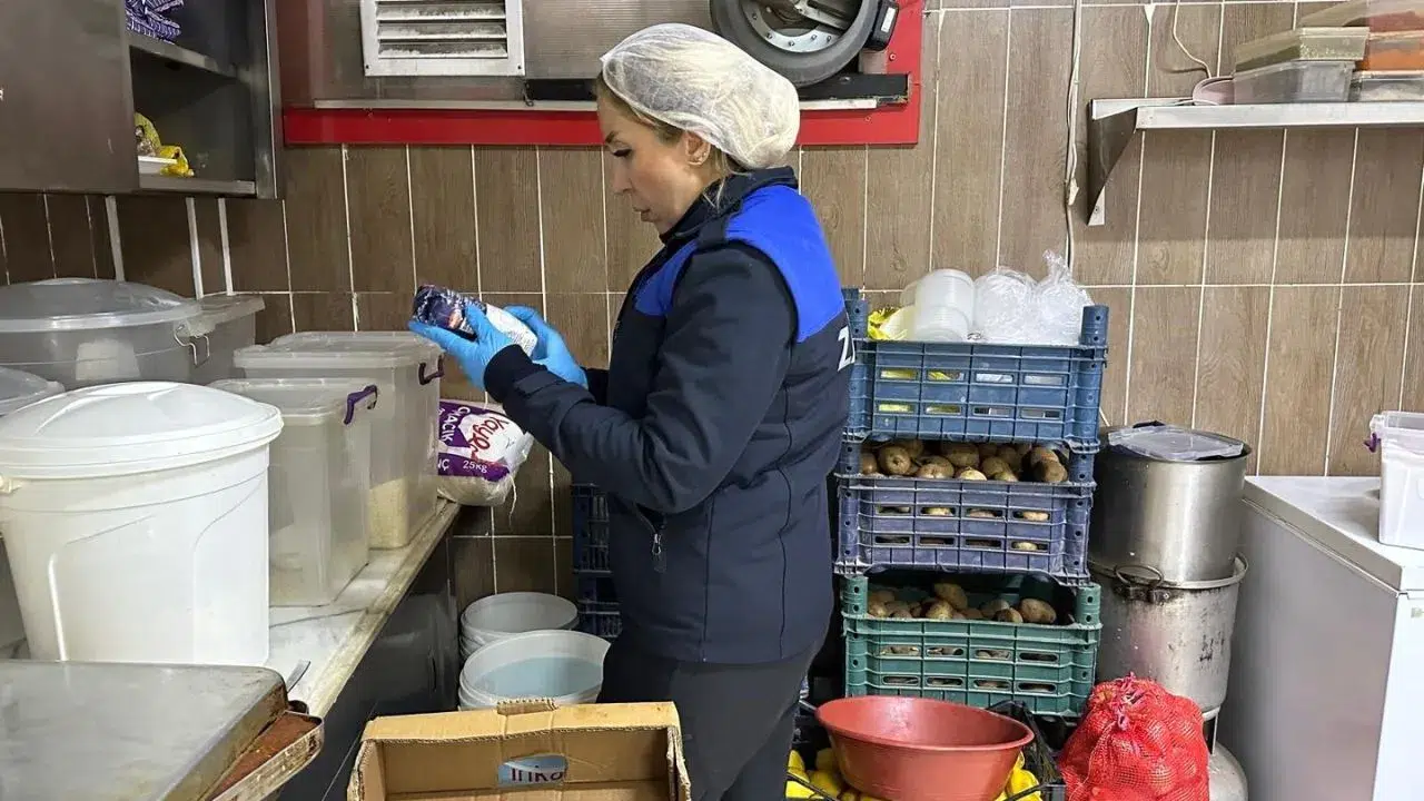 Bilecik'te gıda operasyonu : Son kullanma tarihi geçen ürünler tespit edildi