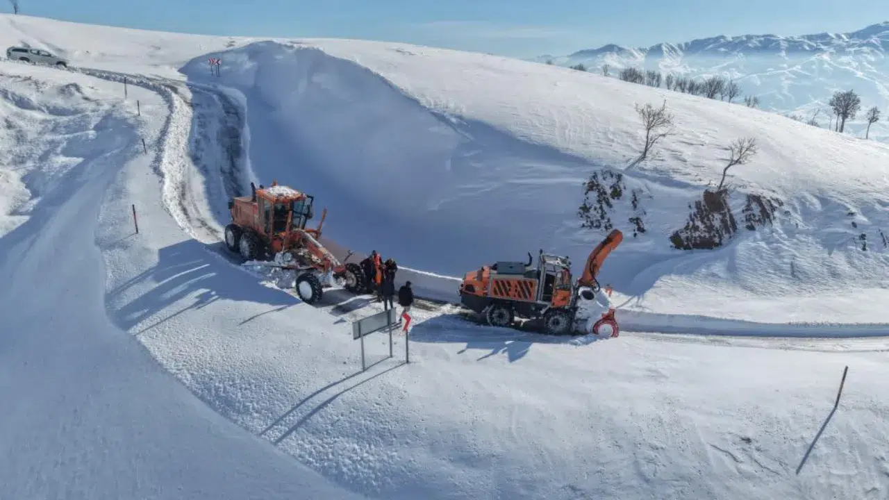 Kapanan Muş-Kulp karayolu yeniden trafiğe açıldı