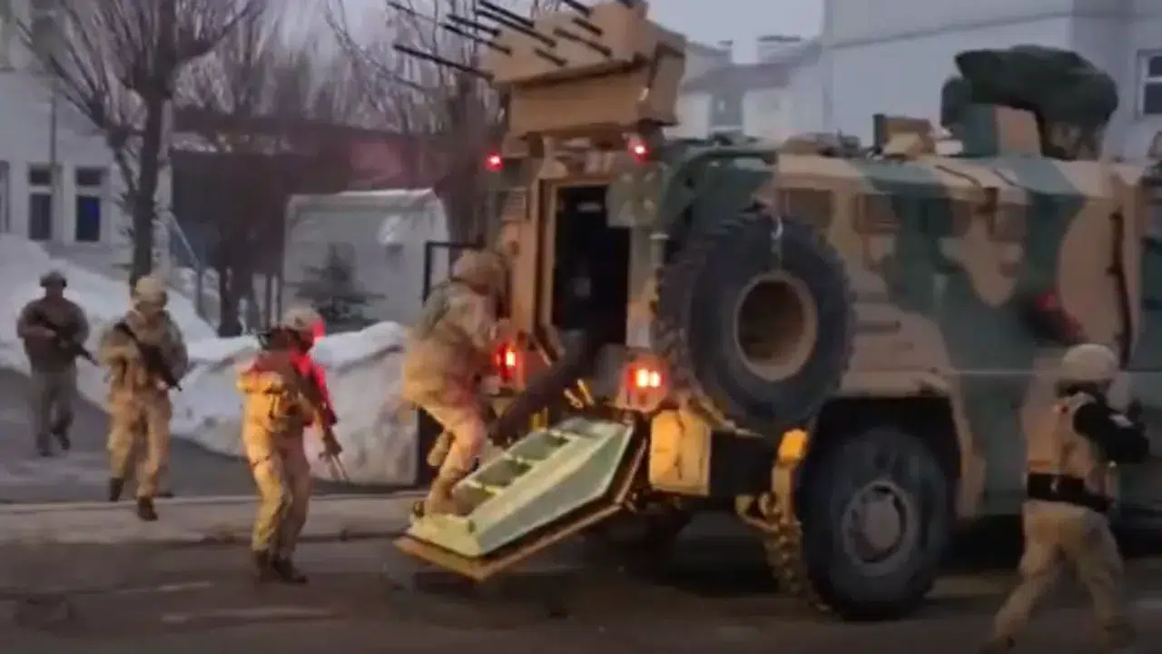 Van ve Hakkari’de uyuşturucu operasyonu : Çok sayıda uyuşturucu madde ele geçirildi