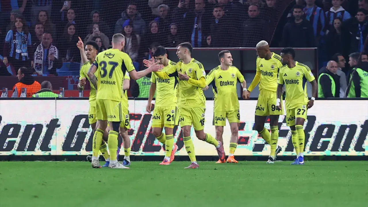 Fenerbahçe, Trabzonspor'u 3-2 mağlup etti