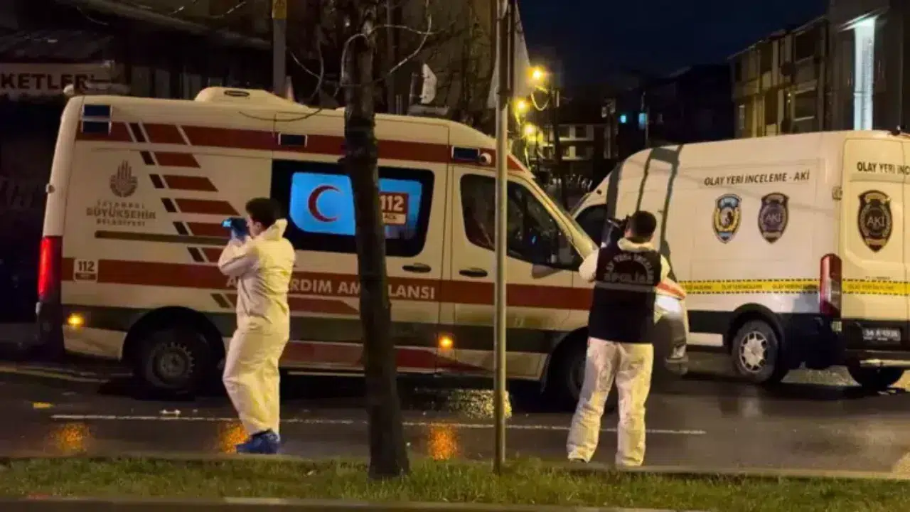 Arnavutköy’de dehşet : 3 çocuğunun gözü önünde eşini bıçaklayarak öldürdü