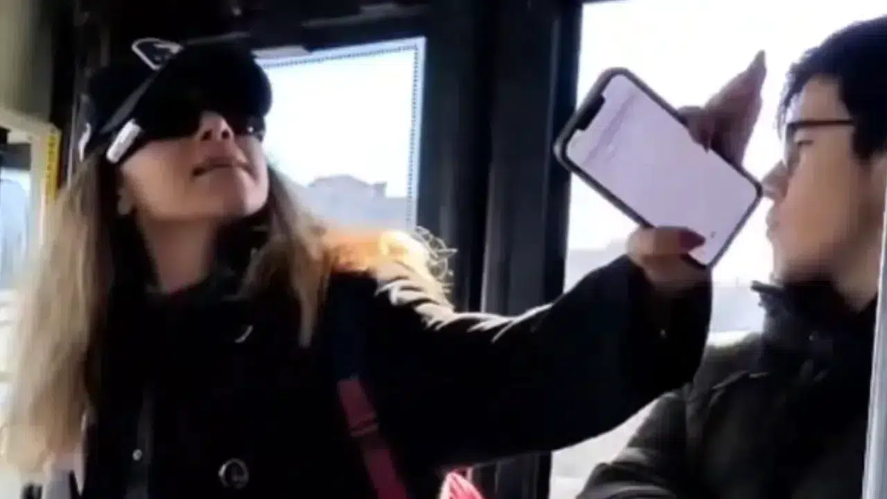 Toplu taşımada savcı olduğunu söyleyerek yolcuyu tehdit eden kadın tutuklandı