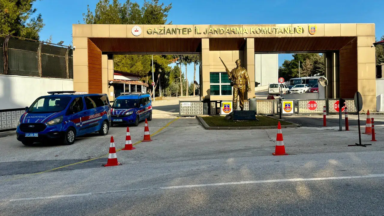 Gaziantep'te jandarmadan çember operasyonu : bin 899 kişi gözaltı