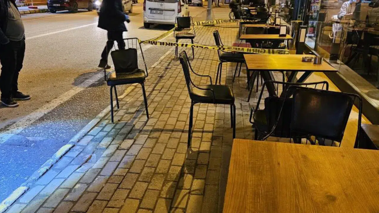 Sakarya'da 20 yaşındaki genç kafede silahla vuruldu